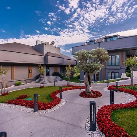 Menalo Premium Airport Szálloda 5*