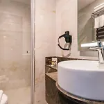 Menalo Premium Airport Szálloda