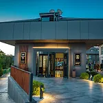 Menalo Premium Airport 5* Istanbul