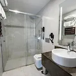 Menalo Premium Airport 5* イスタンブール