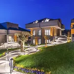 Menalo Premium Airport Hotel