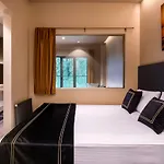 Hotel Menalo Premium Airport 5*