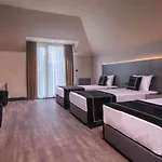 Hotel Menalo Premium Airport 5*