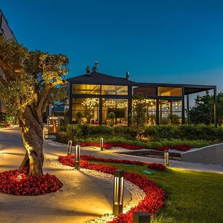 فندق Menalo Premium Airport 5*