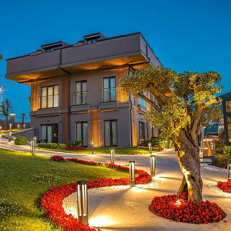 Menalo Premium Airport فندق 5*