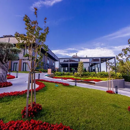 فندق Menalo Premium Airport 5*