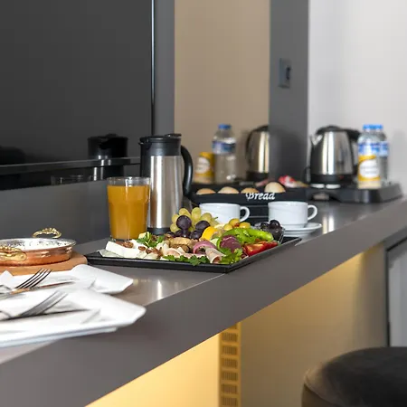 호텔 Menalo Premium Airport 5*