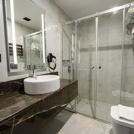 Menalo Premium Airport Hotel 5*