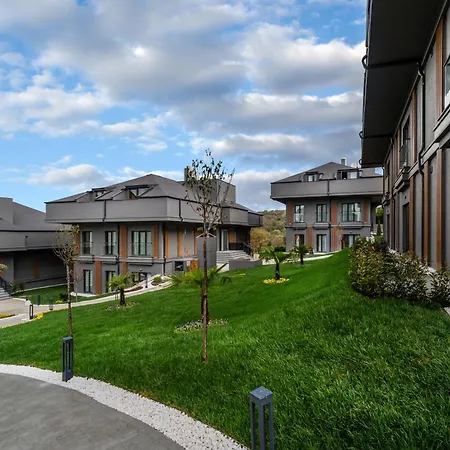 Menalo Premium Airport فندق