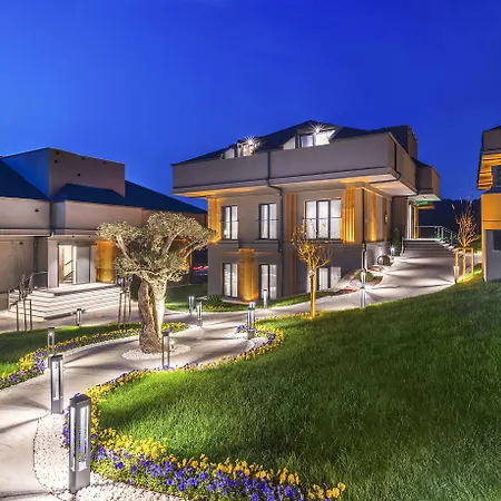 Menalo Premium Airport فندق