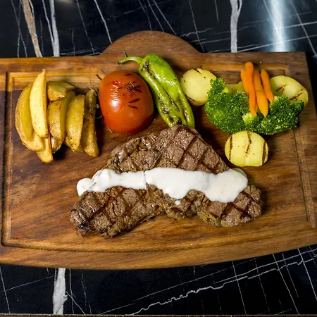 Menalo Premium Airport Szálloda 5*