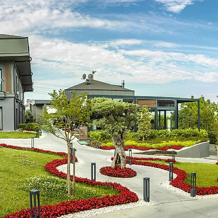 Menalo Premium Airport فندق 5*