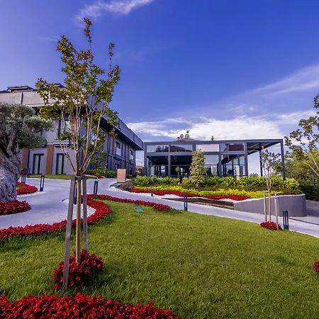 Menalo Premium Airport