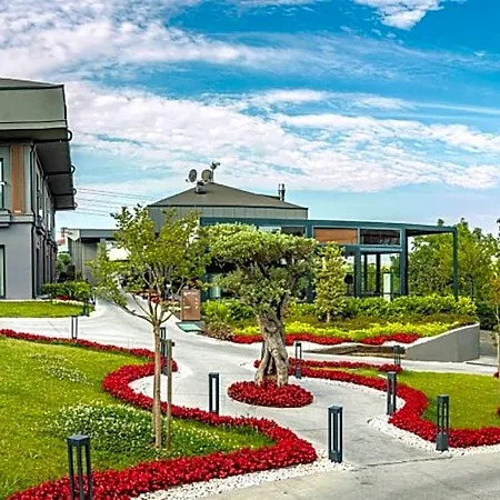 Menalo Premium Airport Szálloda 5*