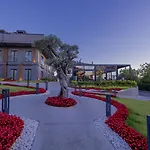 Menalo Premium Airport 5*